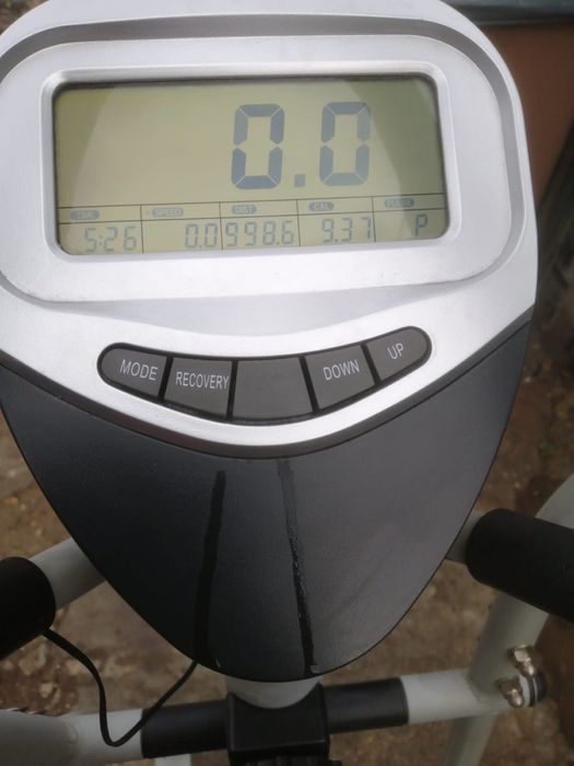 Bicicletă eliptică DHS stare bună, ideală pentru antrenamente acasă