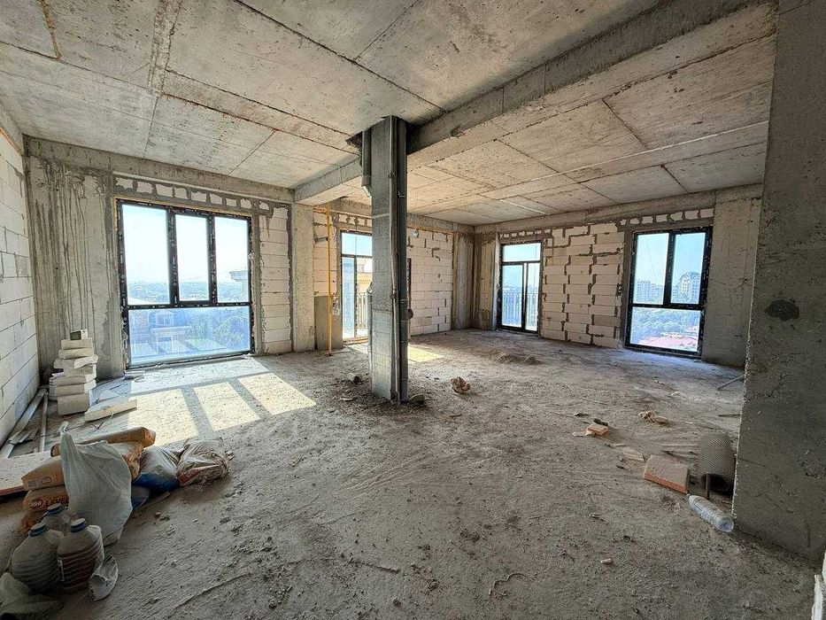 3-х комнатная в ЖК «Skyline Tower» коробка 71м2 нужен рем  ID: 4091