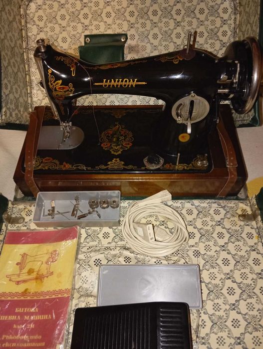 Продавам шевна машина унион в куфарче