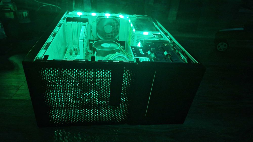 Vand PC Gaming i5 Quad Core/Green/8GB/1TB/GF Q2000/WiFi/W11 la 300lei