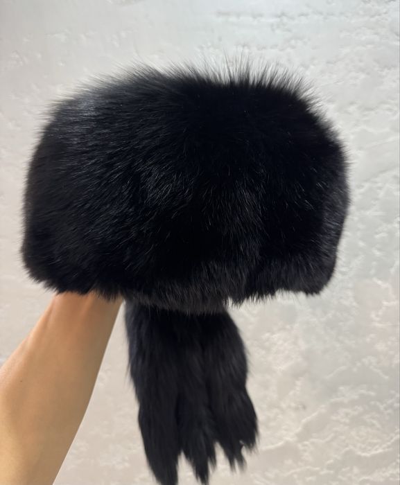 Шапка мех-песец,цвет-черный р-р регулируется с 54 по 61.