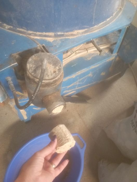 Presa Brichete 3000€