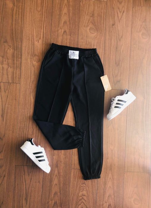 Pantaloni Sport, model actual