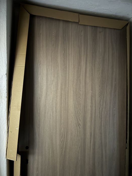 Vand usa noua de interior