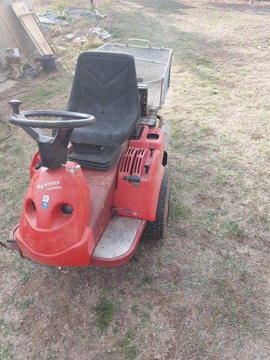 Vind tractoraș de tuns gazon