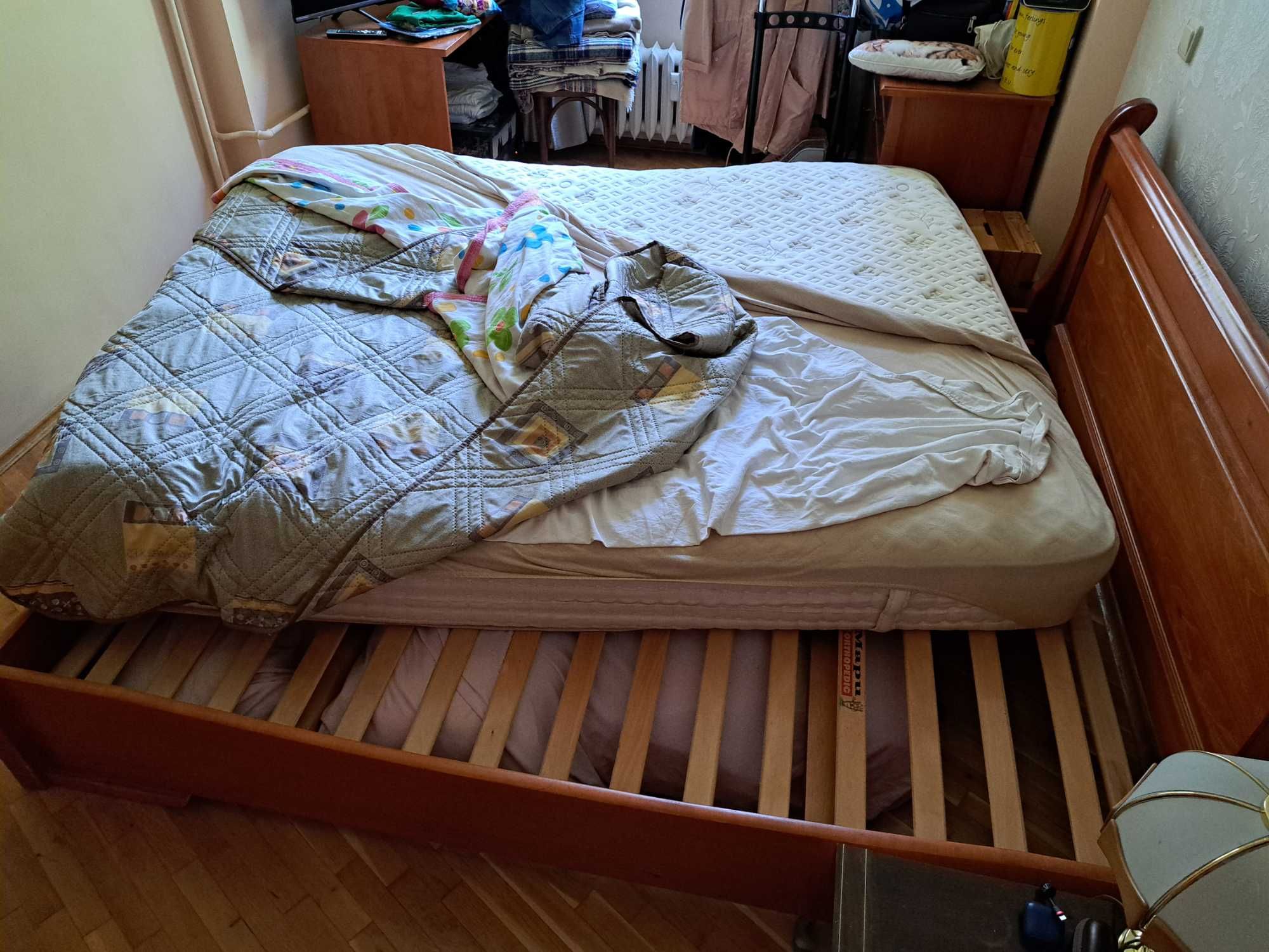 Спалня от масивно дърво от Олимпия Орешака, подматрачни рамки и матрак