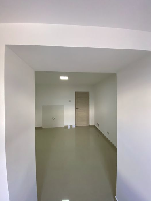 Ofer spre închiriere o cameră in incinta unui salon de înfrumusețare.