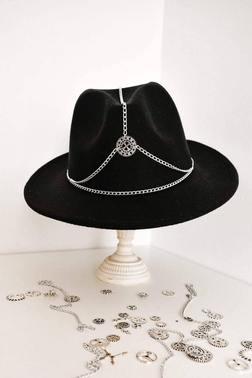 Pălărie accesorizata manual neagra
