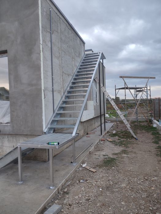 Vindem scări zincate