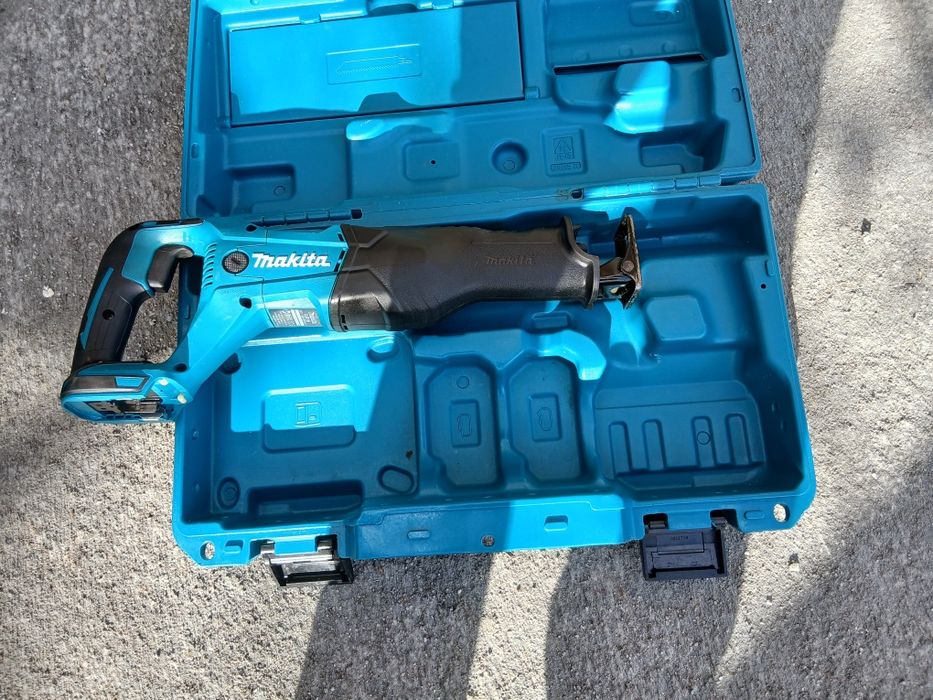 Саблен трион Makita 18волта