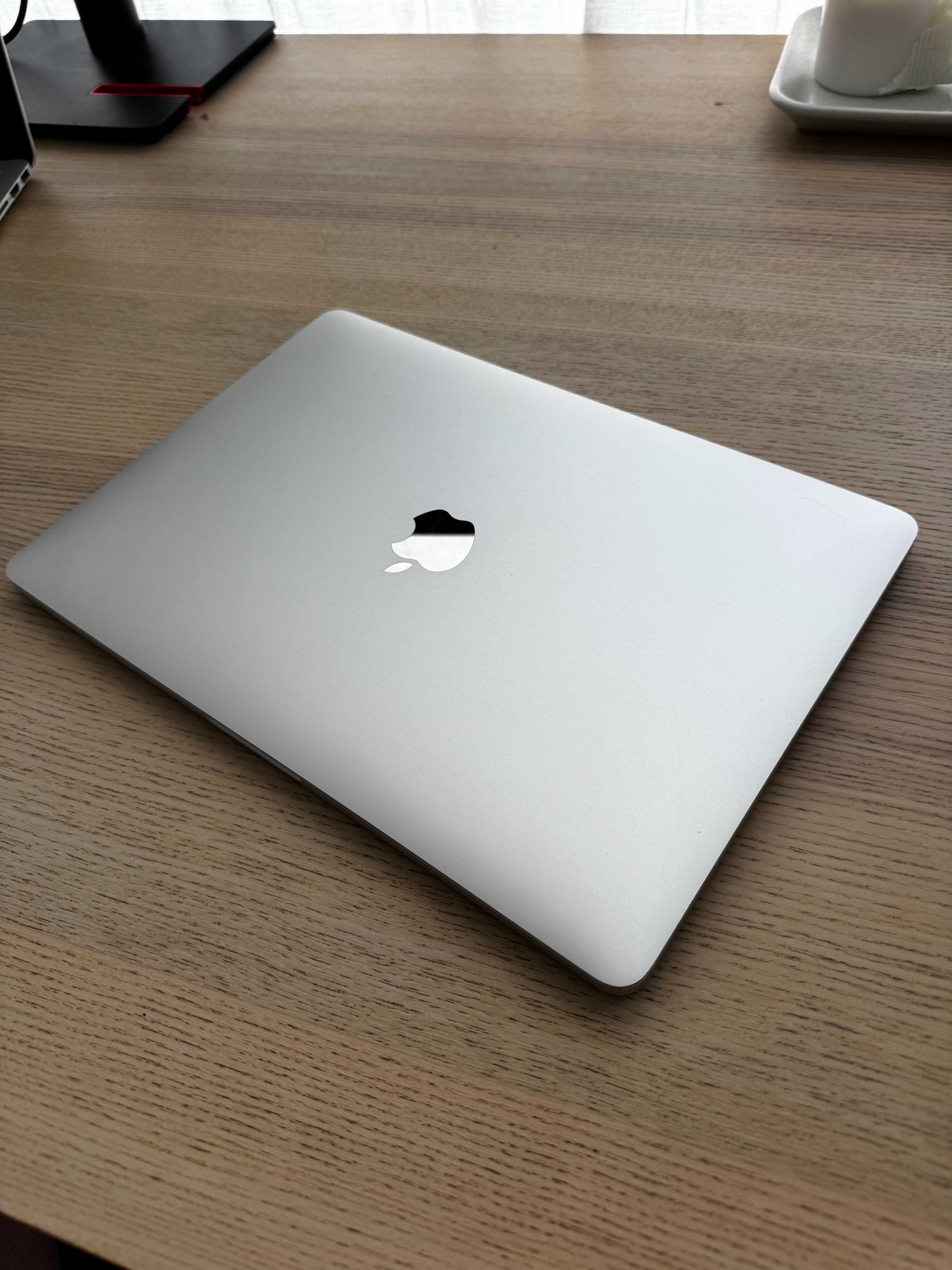 MacBook Pro 13” (2017) – i5 / 8GB / 256GB SSD – Без зарядно