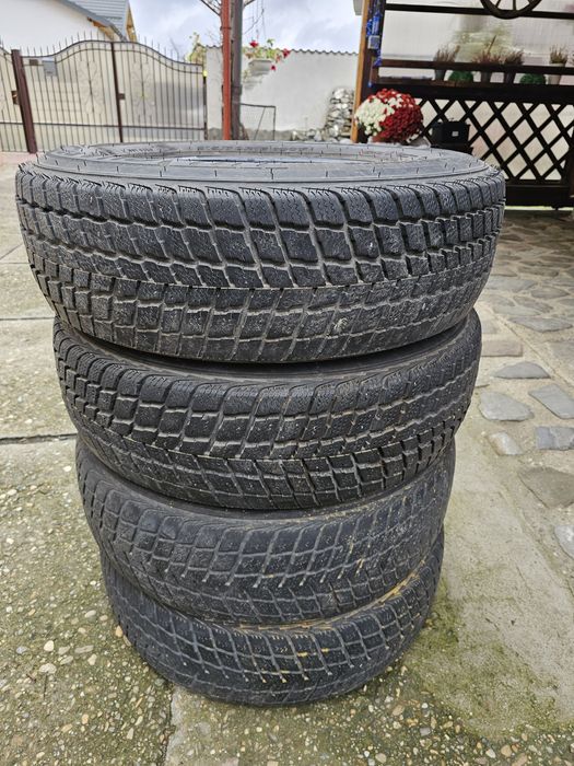 Anvelope Iarnă 215 70 r16