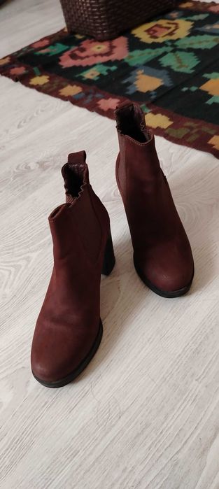 Botine din piele întoarsă