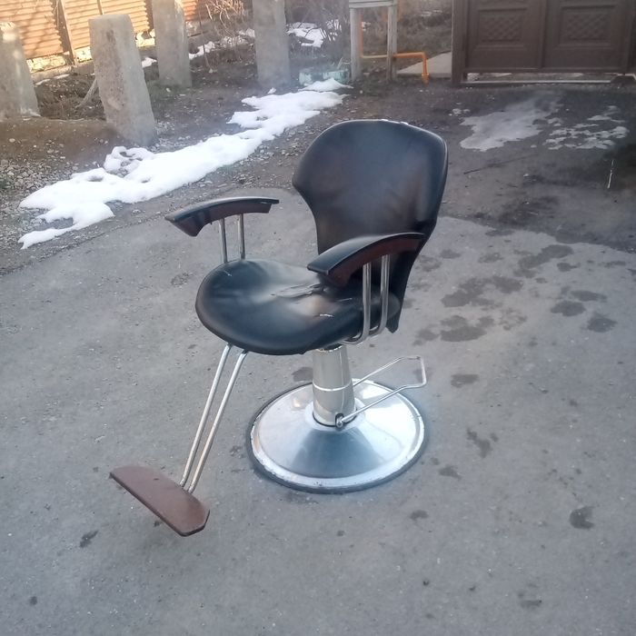 Парикмахерское кресло