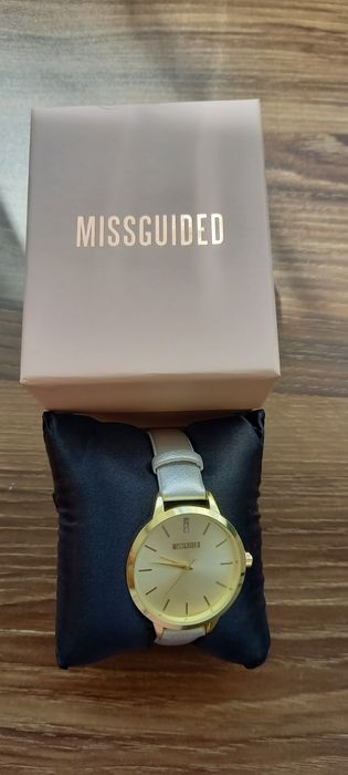 Чисто нов часовник MISSGUIDED