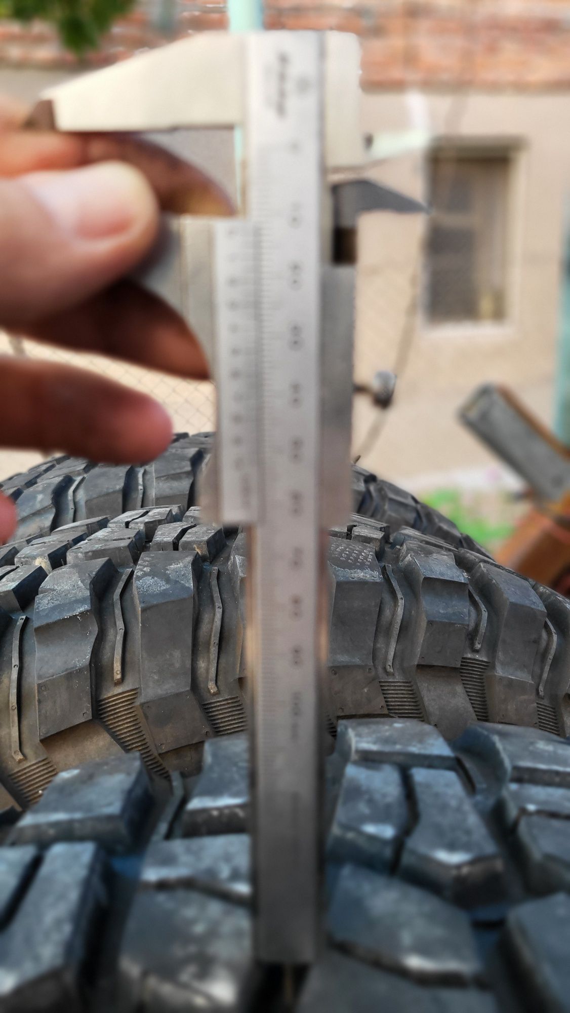 37X12.5R17 BFgoodrich  mud  TERRAIN T/A KM3 116Q