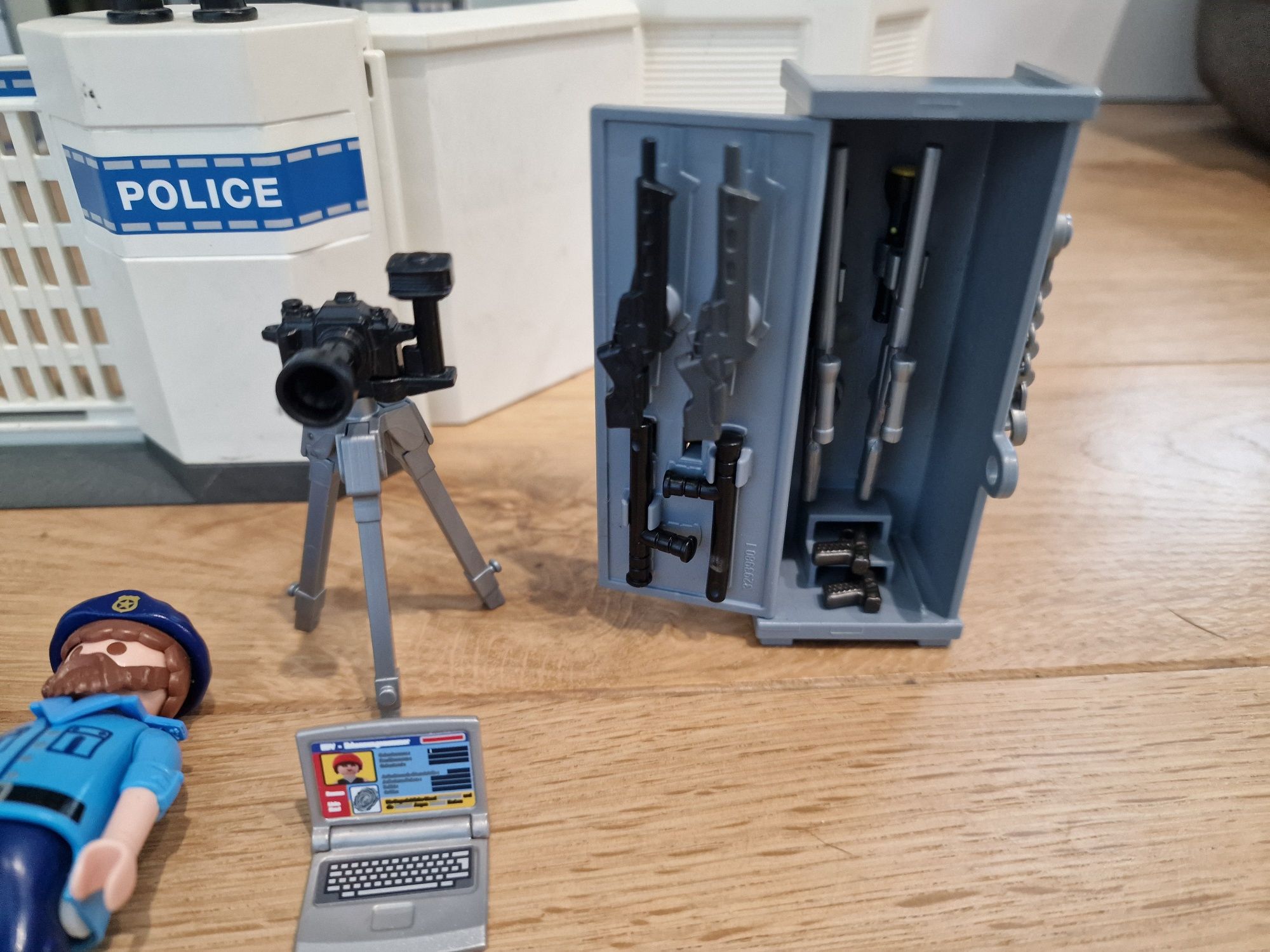 Playmobil city - полицейско управление със затвор