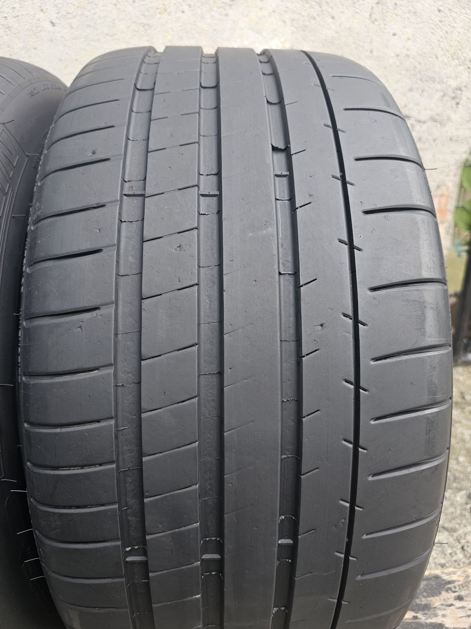 Vând două anvelope de vara michelin pilot super sport 275 40 18