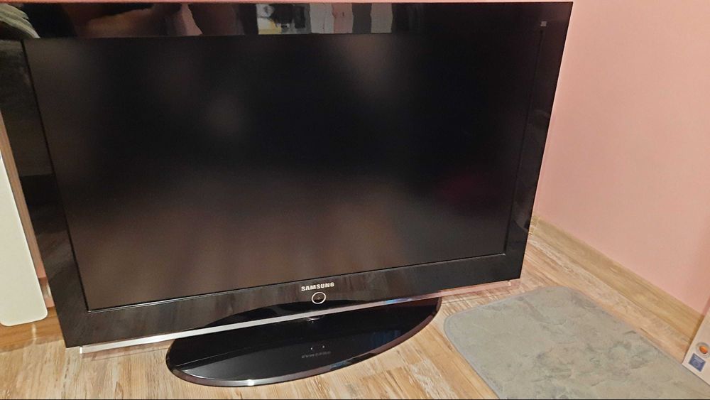 LCD HD Телевизор SAMSUNG - 40incha