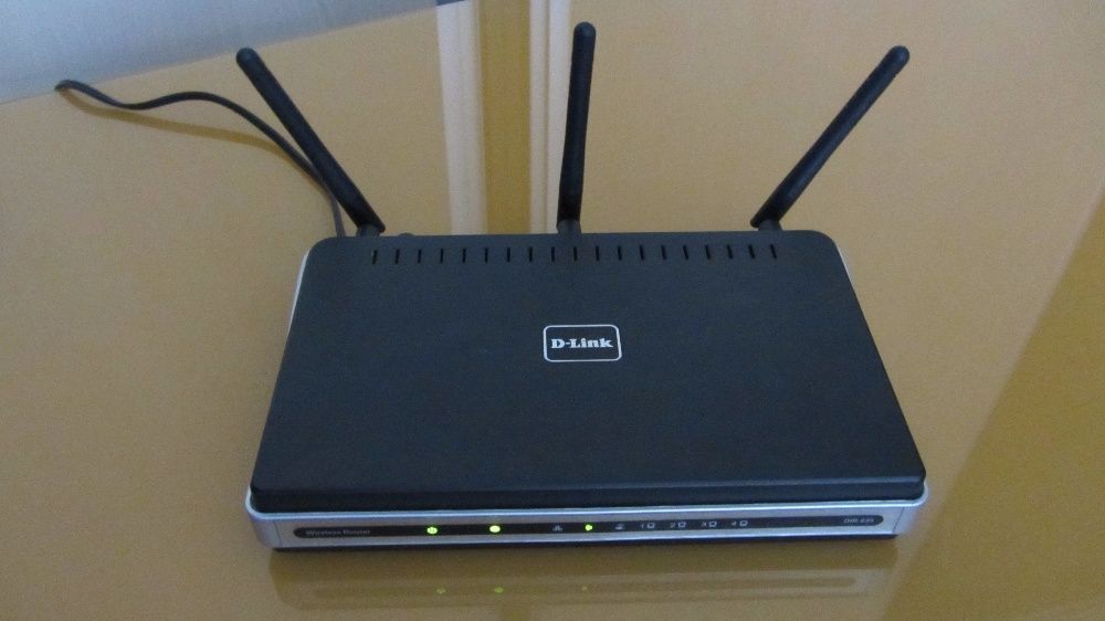 Router D-Link DKT 410 (DIR 635) cu adaptor wireless 300Mbps