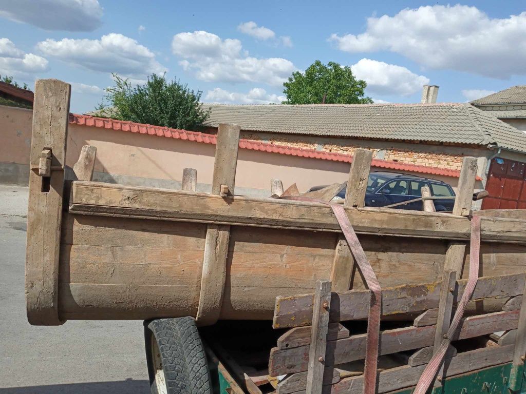 Продавам кораб за грозде.
