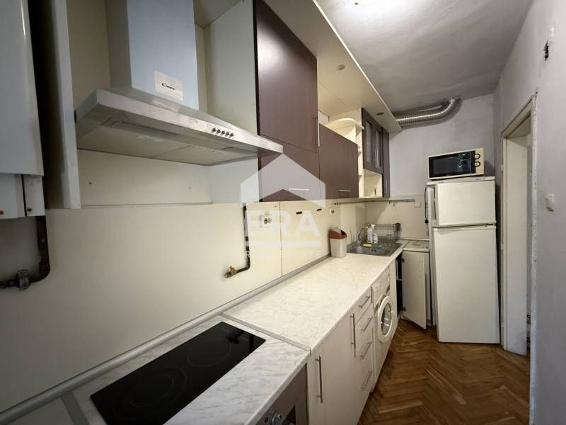 Четиристаен, обзаведен, газифициран апартамент под наем, в тухлена сгр