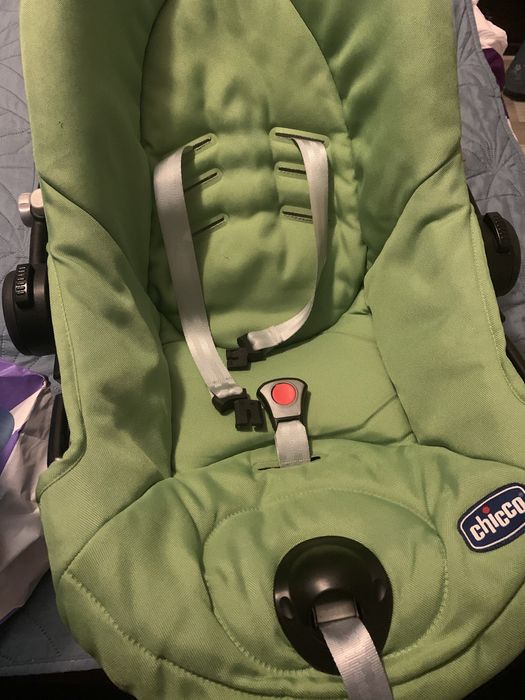 Scoica auto Chicco foarte putin utilizata