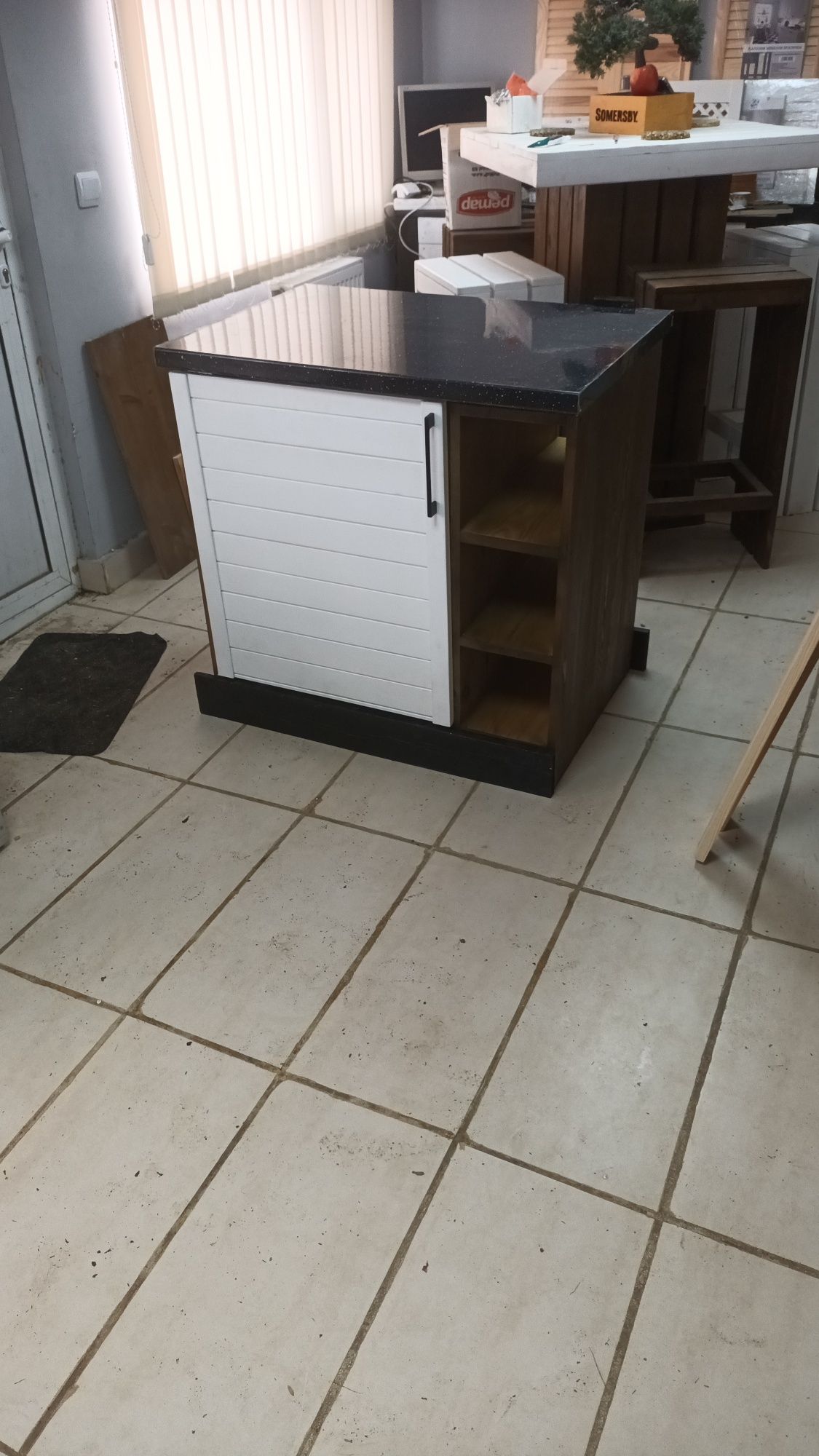 Шкаф за хладилник за вграждане.