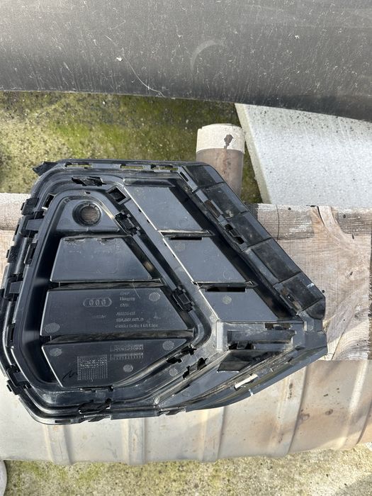 Audi Q3 19-23г Долна лява решетка към Предна броня ОЕ