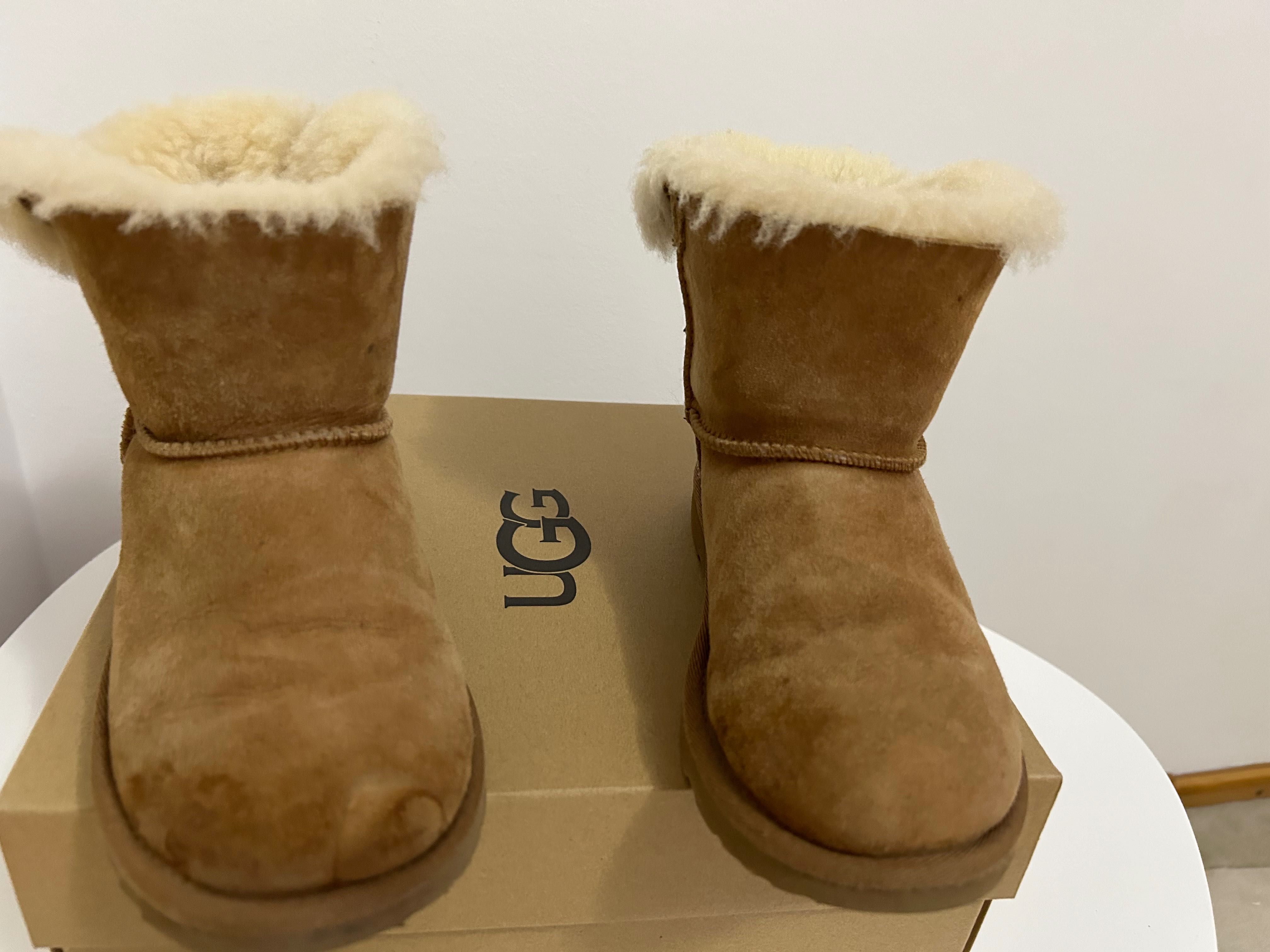 Cizme UGG ferita
