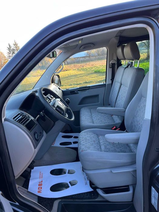 Vand Volkswagen Transporter T5 cu 6 locuri și duba modelu lung
