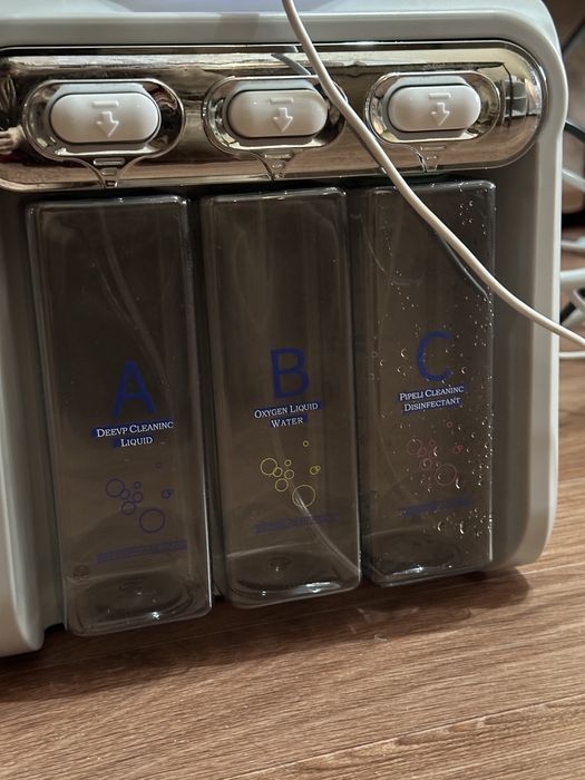 Продаю аппарат H2-O2 Small Bubble для гидропилинга и аквапилинга
