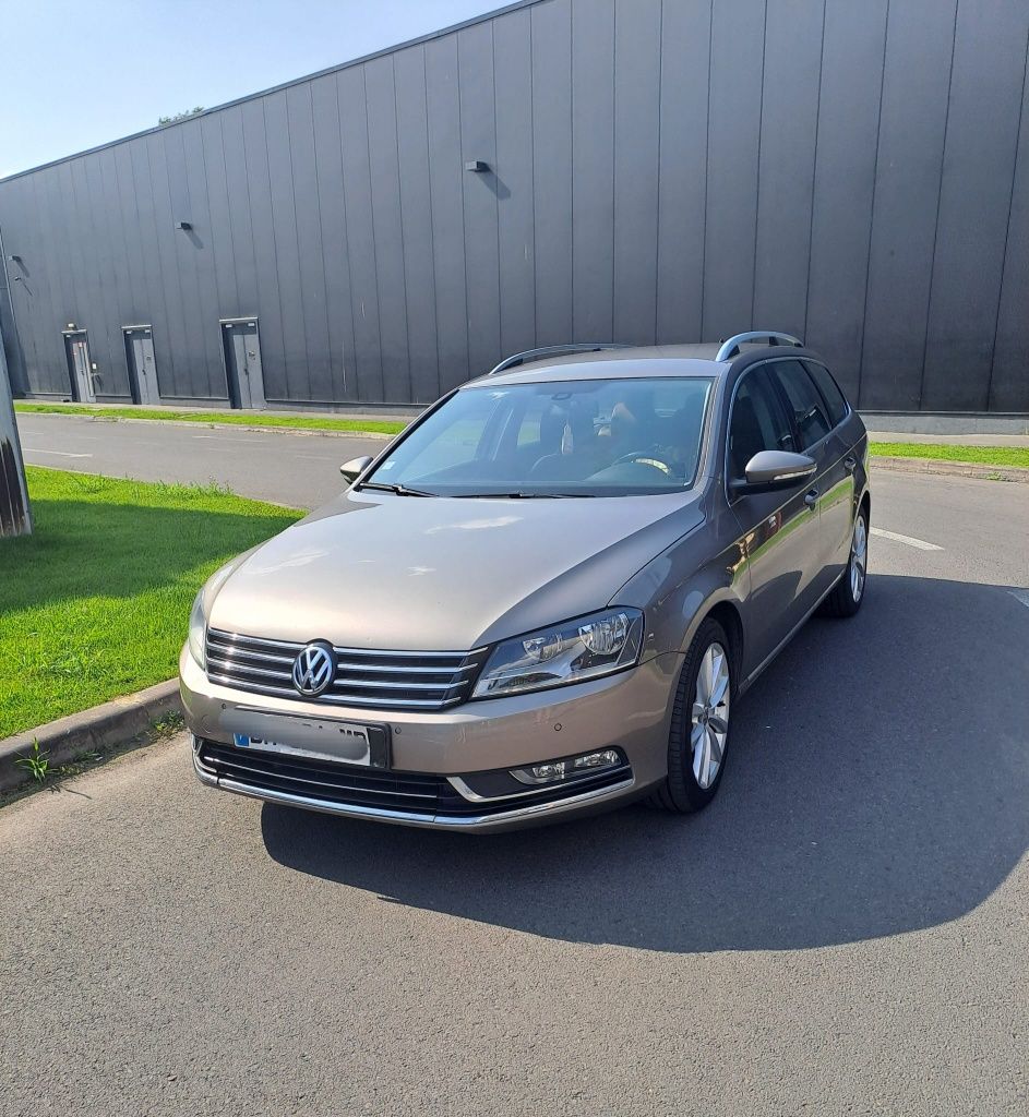 Vând passat , Interior Piele Maro, Euro 5, (4×4)!!