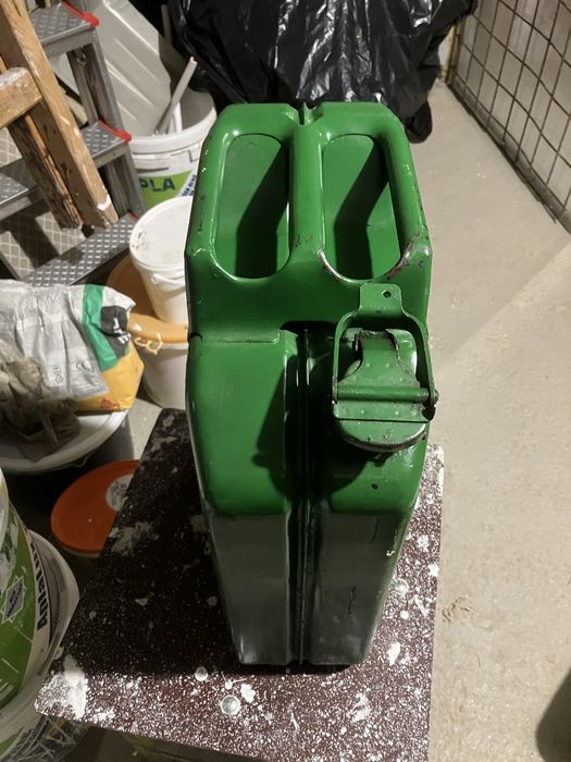 Canistra metal 20 de litri in stare perfecta