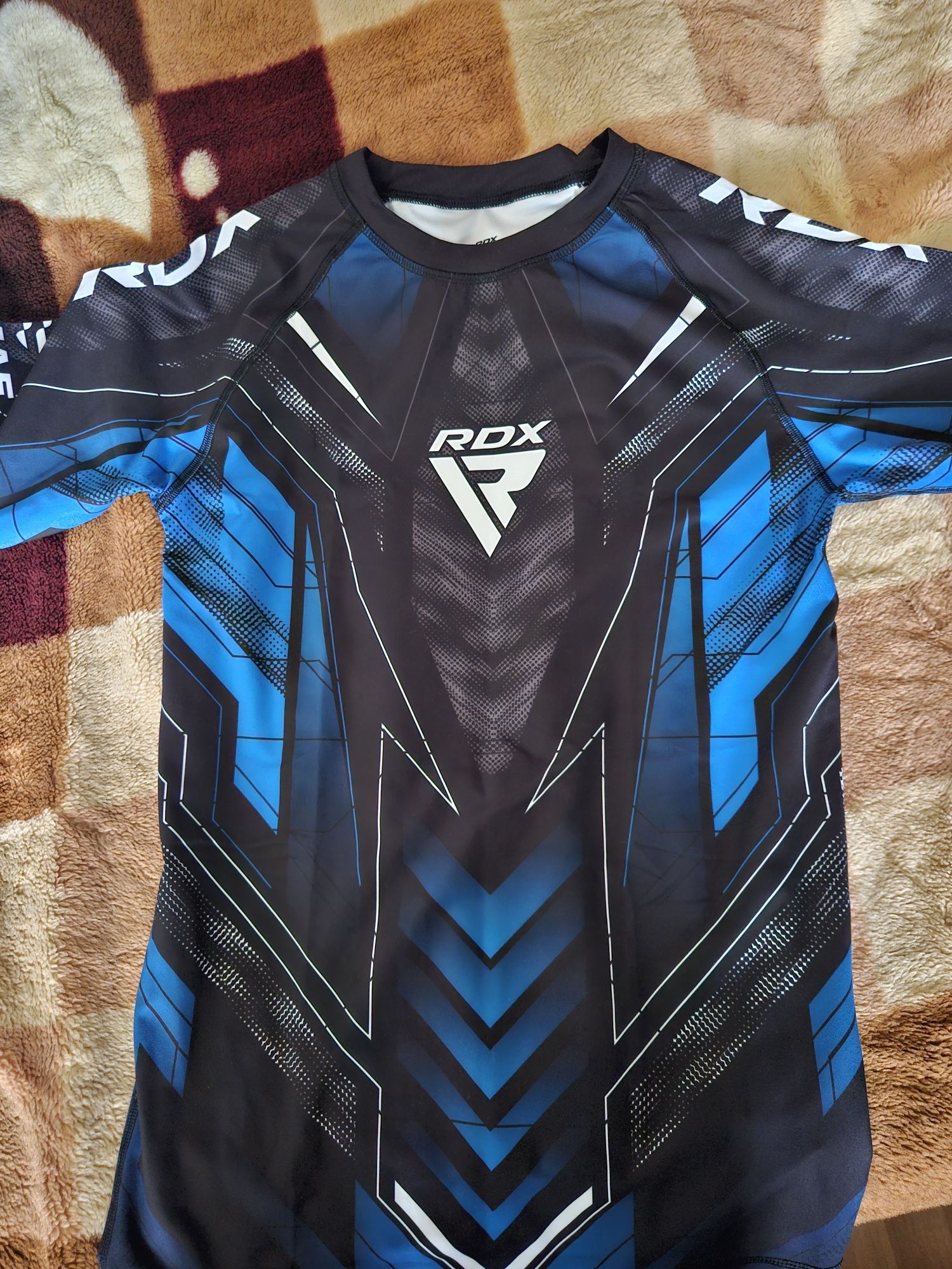 RDX тениска.     .