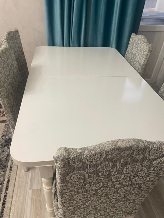 Стол со стульями