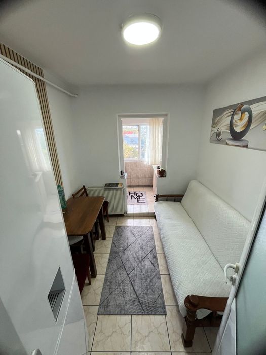 Inchiriez apartament 2 camere decomandat