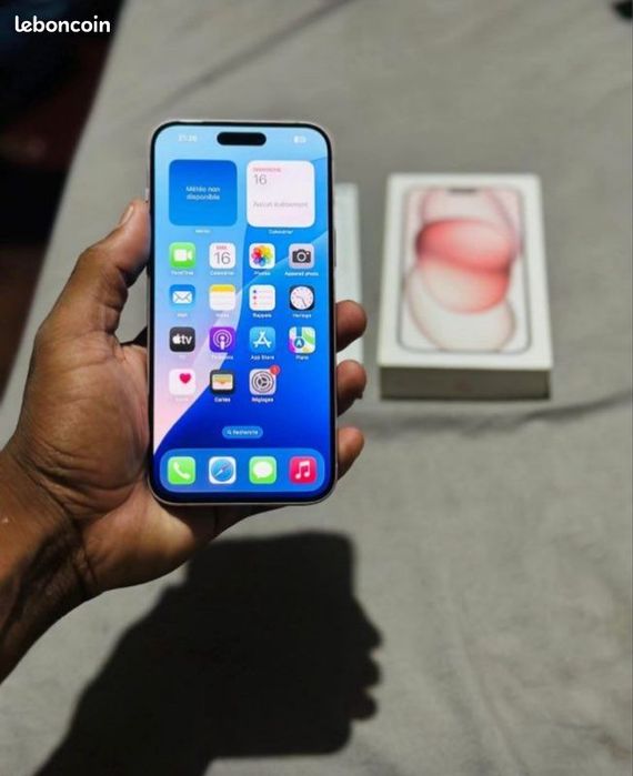 Продам Iphone 15 128 гб.