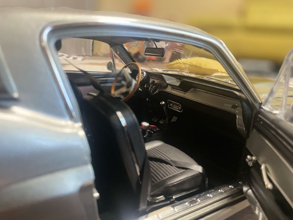 Vând sau machetă Mustang Eleanor 1:8