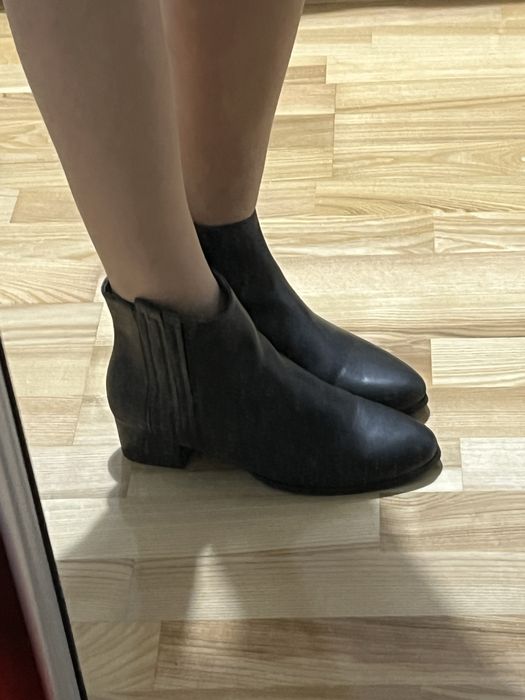 Botine scurte negre marimea 40