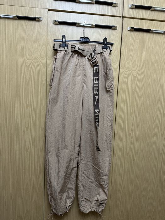 Панталон Nike с дълъг колан