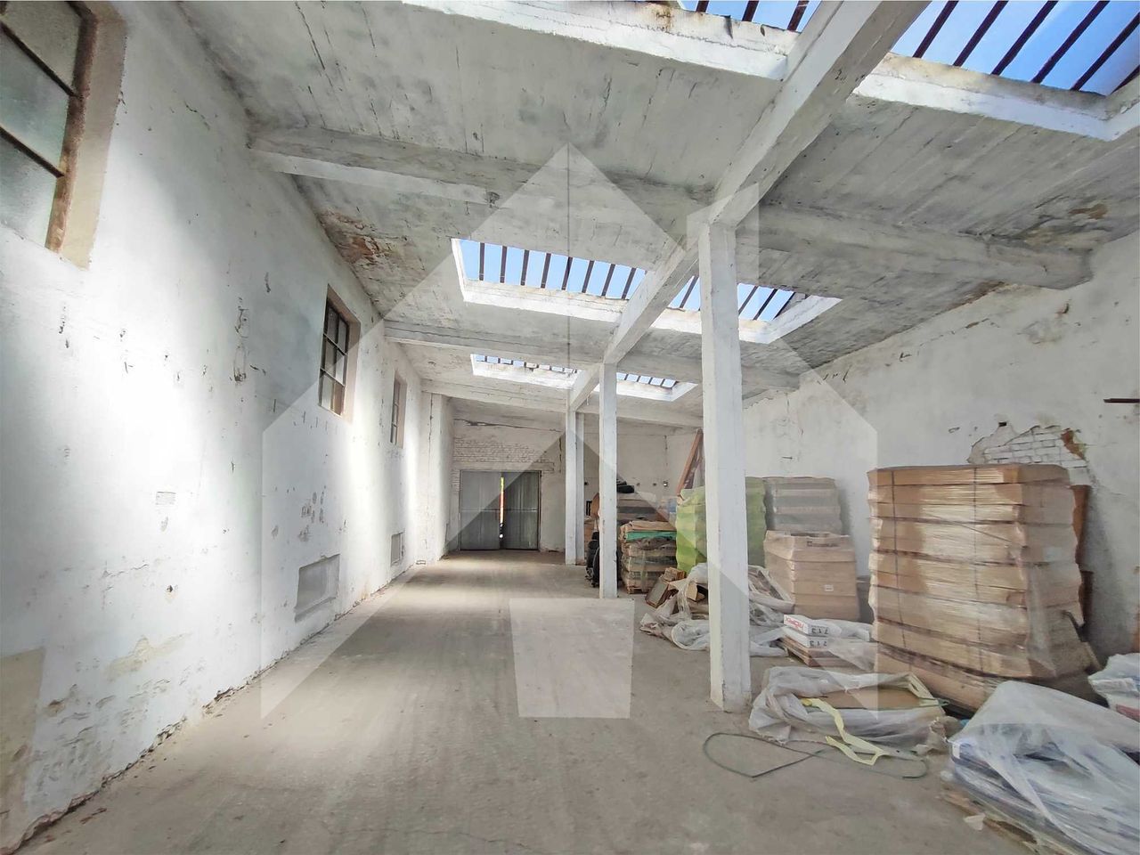 Продава се Промишлена сграда в Нови пазар - 5014 кв.м за 220 €/кв.м - Снимка #8