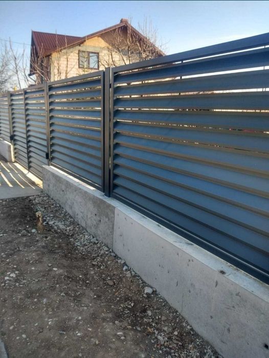 Executăm garduri din șipcă metalică