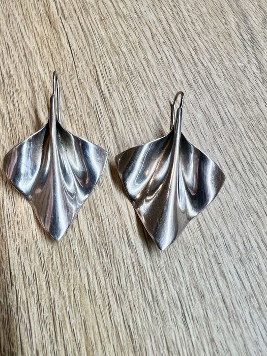 Ефектни сребърни обеци