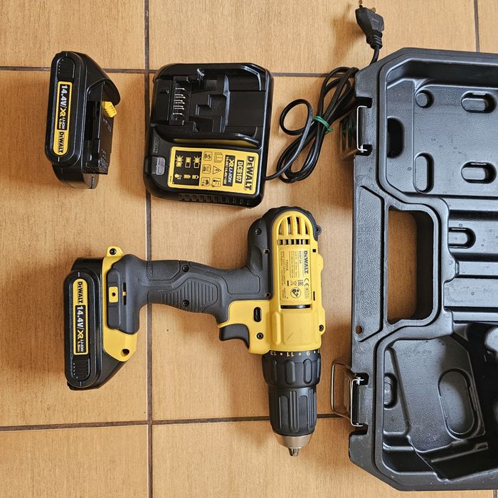 Mașină gaurit însurubat professionala DeWalt DCD 734 C2