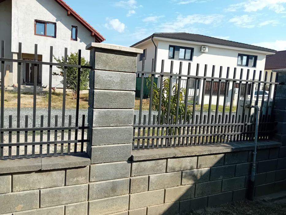 Vând panouri de gard