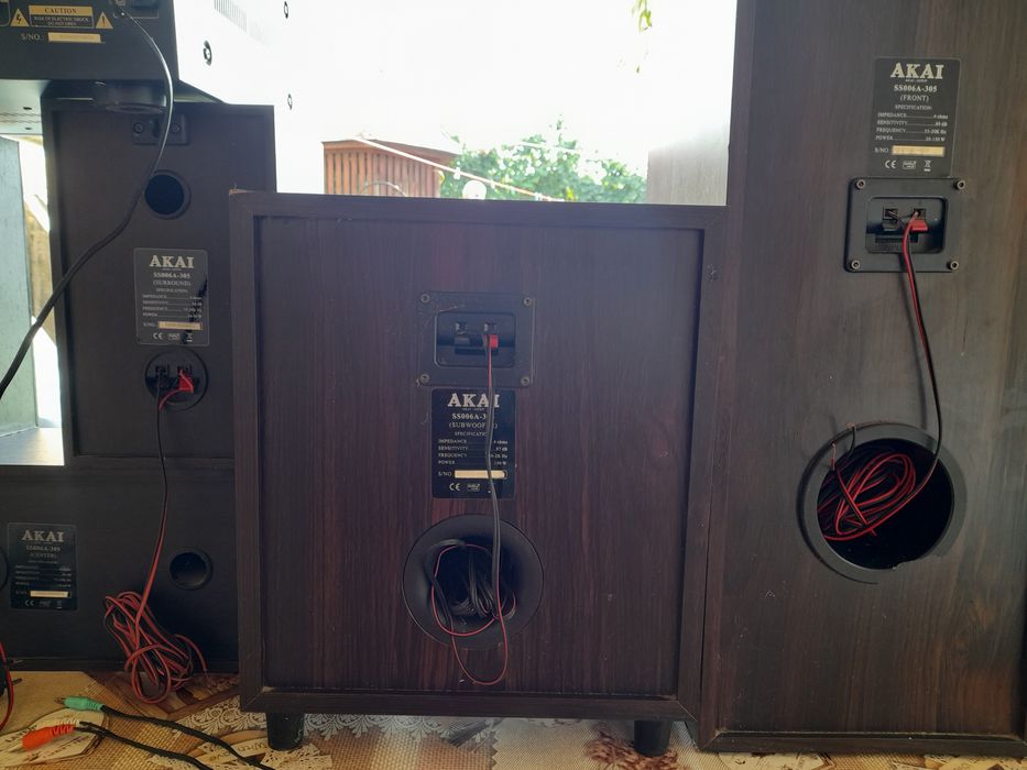 Boxe și statie Akai 100w