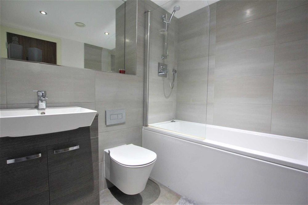 Дава се под наем Двустаен апартамент в София, Център - 56 кв.м за 397.8 € - Снимка #3