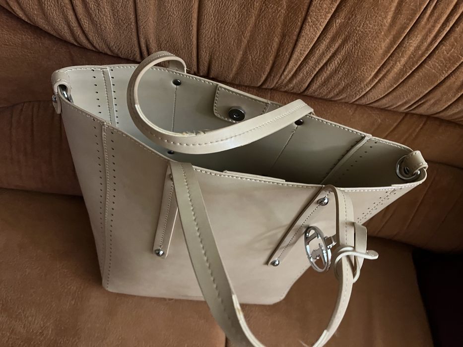 Sneakers Buffalo si geanta Trussardi bej