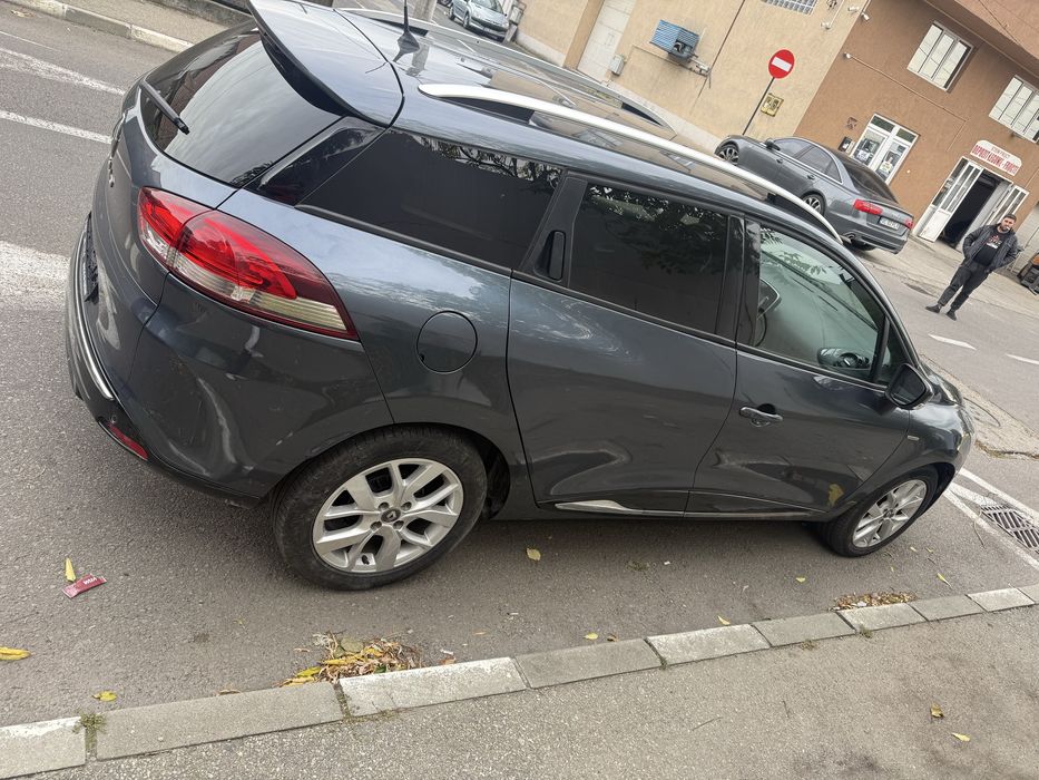 Vand Renault Clio 4 ,motor 0.9 turbo ,modelul Limited !